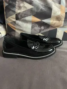 Женские лоферы