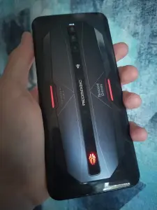 Игровой смартфон ZTE Nubia Redmagic 6 16/128