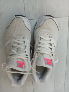 продам кроссовки