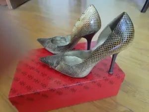 Туфли жен. нат. змеиная кожа 36,5-37 GUESS