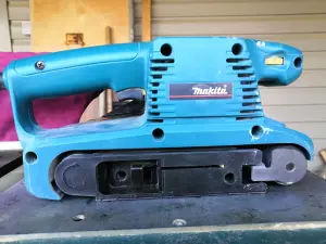 Ленточная шлифмашинка Макита 9911