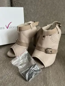 Босоножки Laura Valorosa