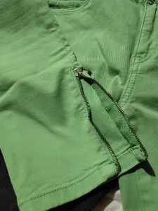 Джинсы зелёные женские