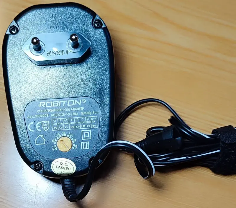 Универсальный стабилизированный блок питания SN1000S