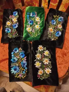 Чехлы для телефонов и очков