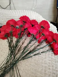 Искусственные гвоздики бархатные