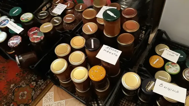 Консервация закатки прошлых лет: садовые ягоды и фрукты