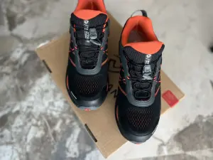 Кроссовки мембранные