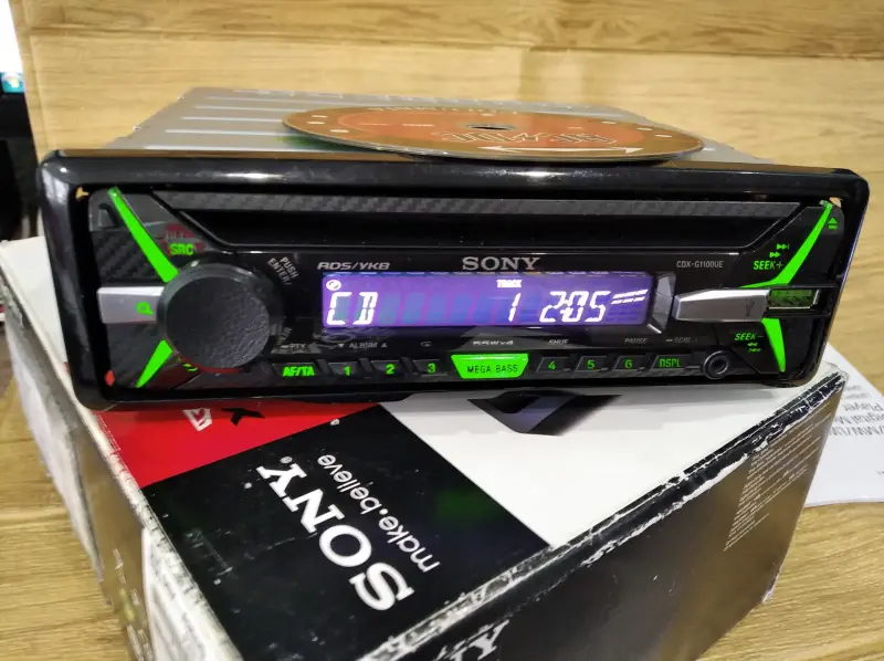 Магнитола CD MP 3 USB SONY