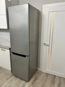 Холодильник Indesit DFE 4200 S