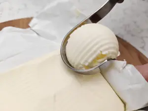 Нож-декоратор для масла, мороженого и т.п.