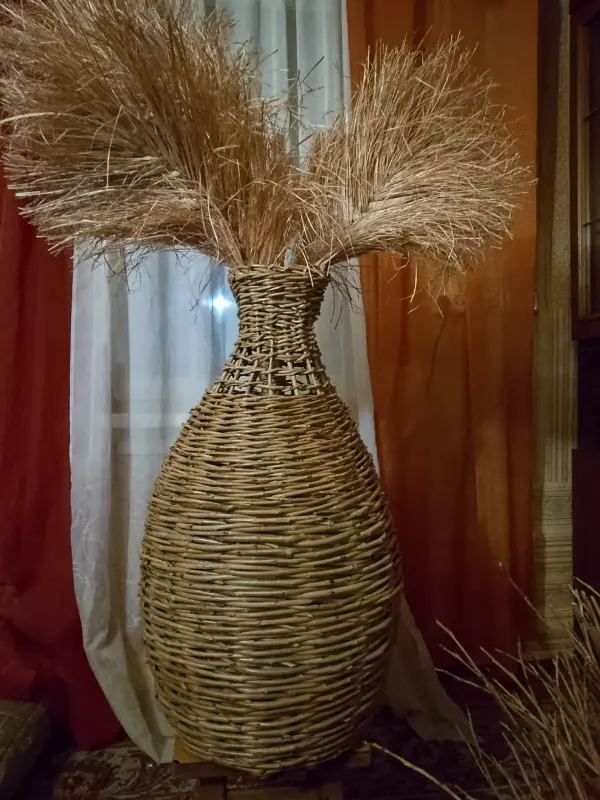 Ваза напольная,лоза.