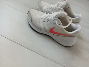 продам кроссовки