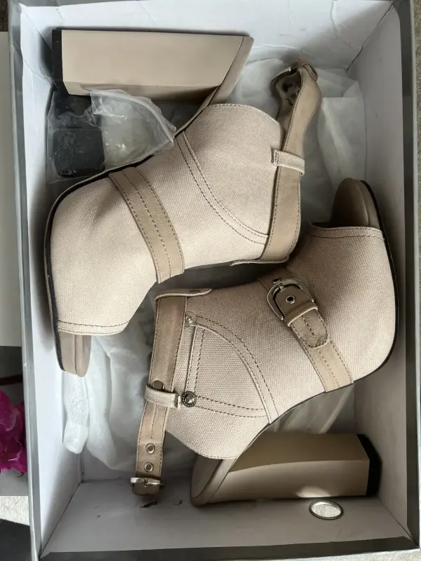 Женская обувь БУ и новая - Босоножки Laura Valorosa - Вся Беларусь - Фото 2 Босоножки Laura Valorosa - Вся Беларусь - 238996 - Доска объявлений Kupika.by - Фото 2