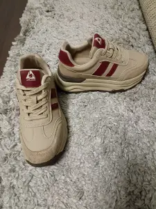 Кроссовки новые