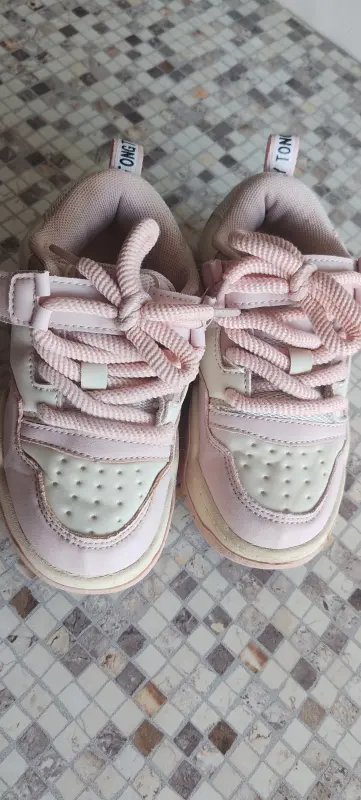 Кроссовки для девочки