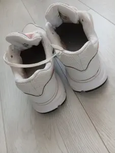 продам кроссовки