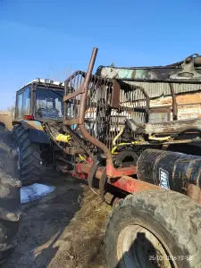 Трактор МТЗ 1221 с лесовозной тележкой