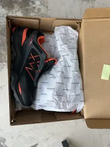 Кроссовки мембранные