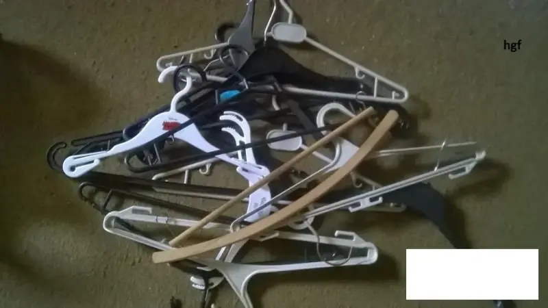 Вешалка Деревянная и Пластмассовая 75 штук