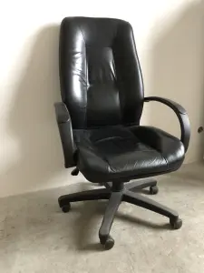 Кресло поворотное