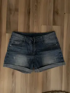 Женские шорты