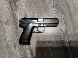 Пистолет железный на пульках