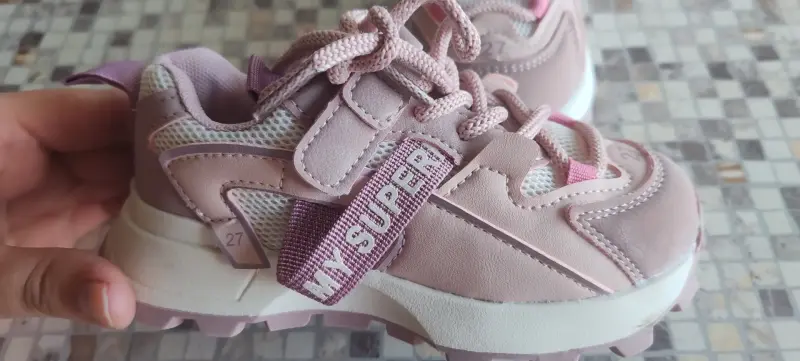 Кроссовки для девочки