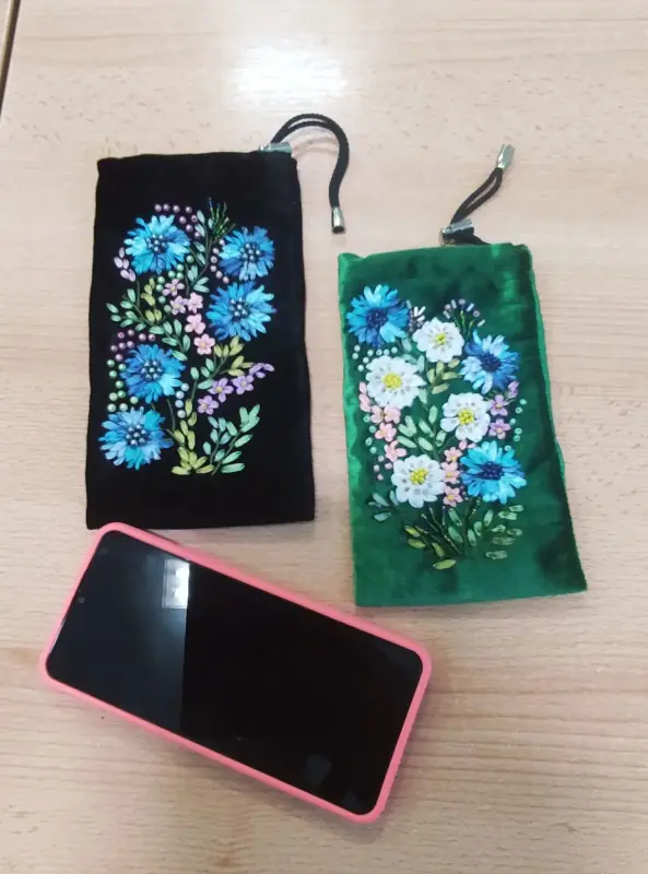 Чехлы для телефонов и очков