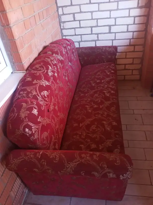 Отдам БЕСПЛАТНО диван и 2 кресла