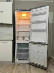 Холодильник Indesit DFE 4200 S