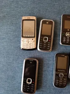 Телефоны кнопочные