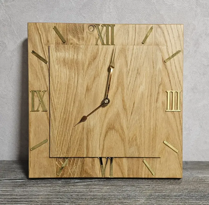 Часы из массива дуба