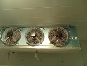 Холодильное оборудование в отличном состоянии с 4 холодильных камер