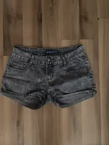 Женские шорты