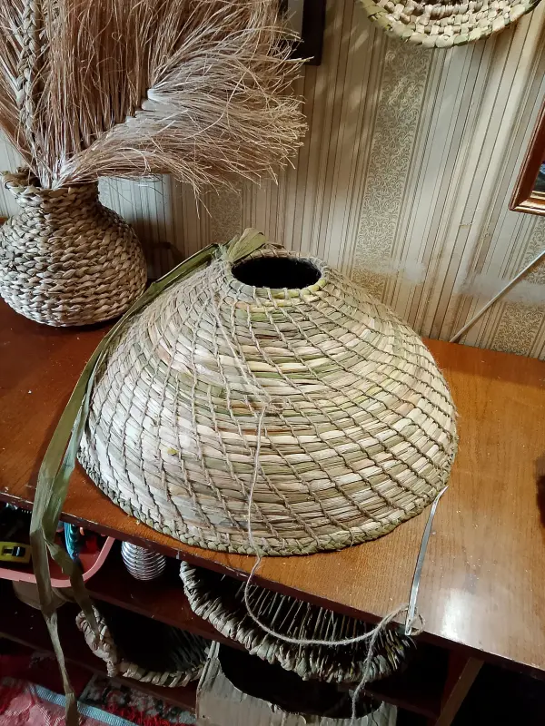 Абажур плетёный,рогоз.
