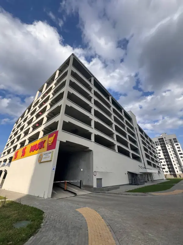 Сдам машиноместо, Монюшко 6 (2 этаж)