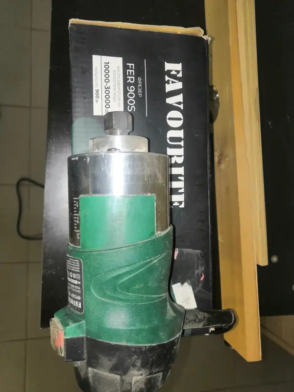 Фрезер кромочный