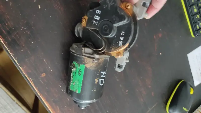 моторчик переднего стеклоочистителя Hyundai Sonata