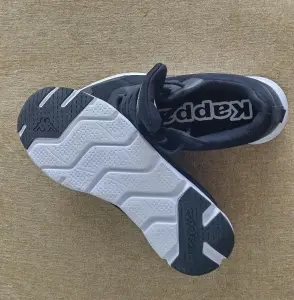 Кроссовки летние КАРРА (43 размер)