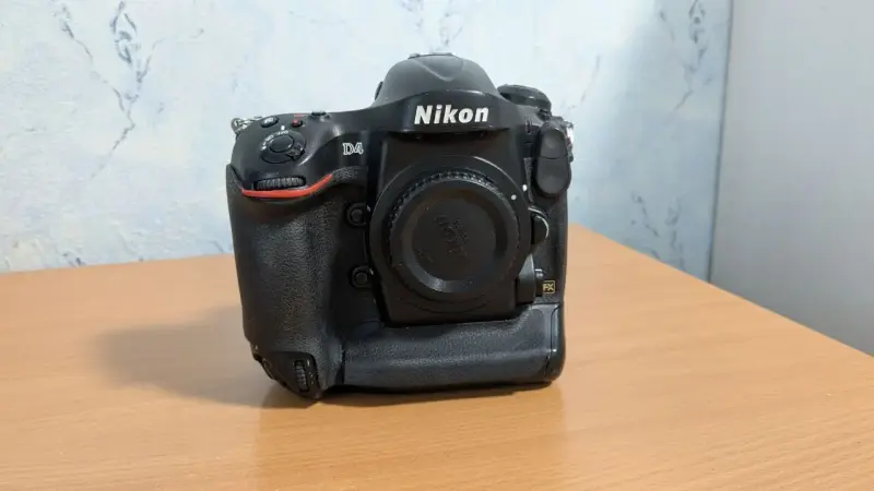 Nikon D4 Body (Есть нюанс)