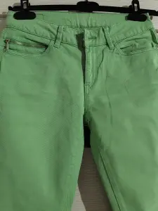 Джинсы зелёные женские