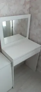 Столик для макияжа