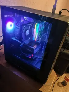 ПК В ОТЛИЧНОМ СОСТОЯНИИ ЕЩЕ НА ГАРАНТИИ ТЯНЕТ ВСЕ ИГРЫ