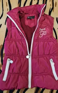 Куртка-жилетка бордо на флисе на 4-6г, б.у