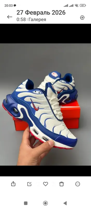 Женские кроссовки