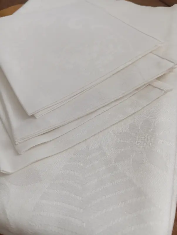 Скатерть и шесть салфеток