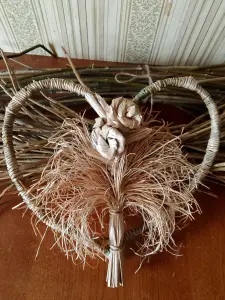 Сувениры из лозы и рогоза.