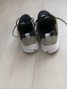 продам кроссовки