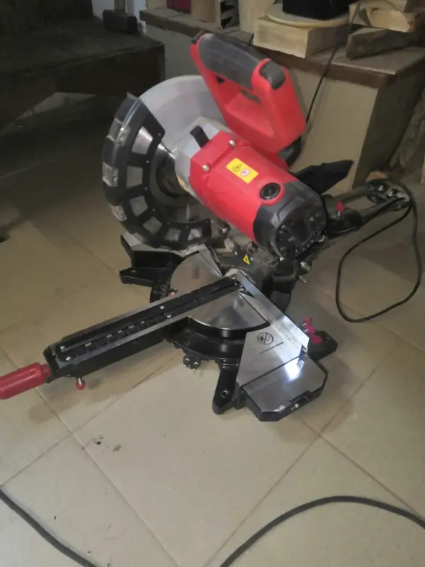 Пила торцовочная с протяжкой